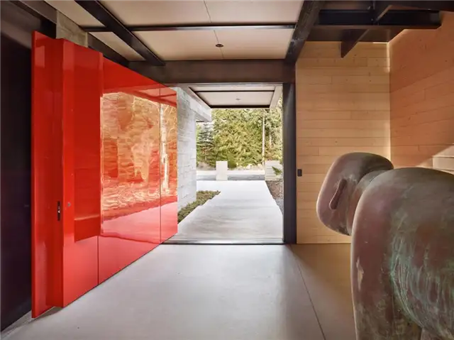 Whistler Ski House Olson Kunding Cabin - большая поворотная дверь