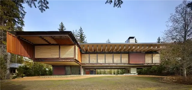 Горнолыжный дом Уистлера Olson Kunding Cabin - открывающиеся ставни