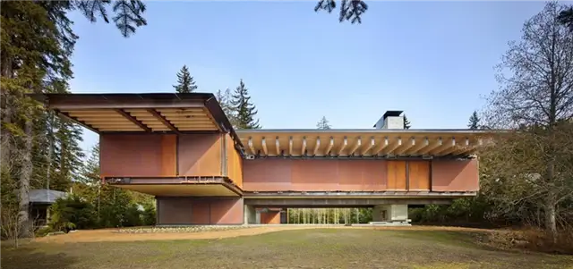Whistler Ski House Olson Kunding Cabin - металлические жалюзи для защиты от посторонних глаз
