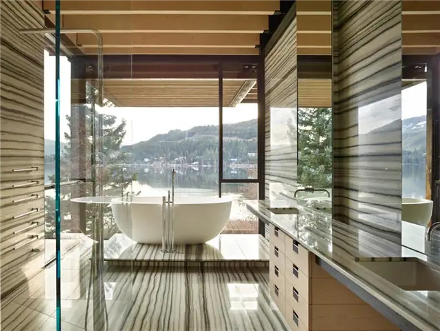 Whistler Ski House Olson Kunding Cabin - ванная комната с видом и отдельно стоящей ванной