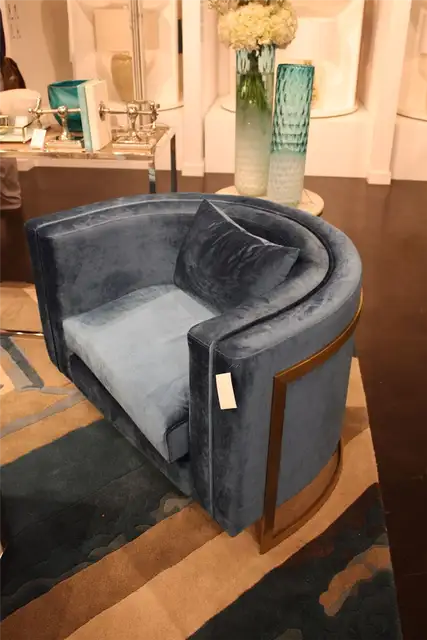 Бархатное кресло Cyan Design