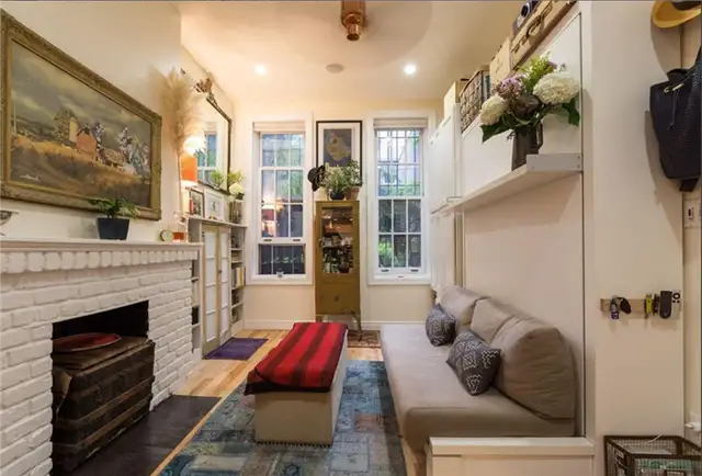 242-Sq-Ft-NYC-Apartment-small-living
