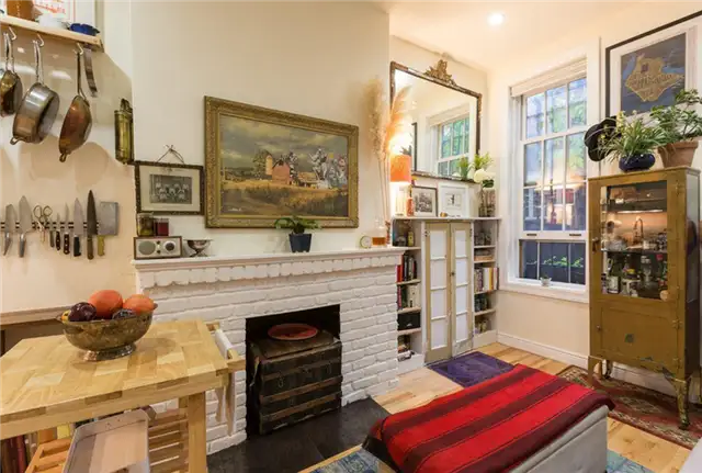 242-Sq-Ft-NYC-Apartment-камин