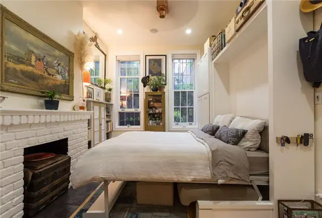 242-Sq-Ft-NYC-Apartment-murphy-bed