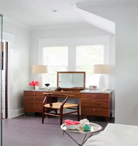take-advantages-of-natural-light-for-makeup-vanity