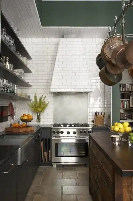 bold-and-simple-kitchen-design-subway-tiles