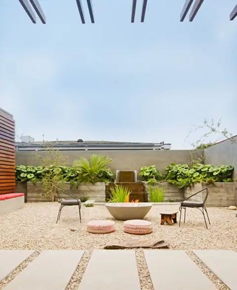 clean-backyard-pavers