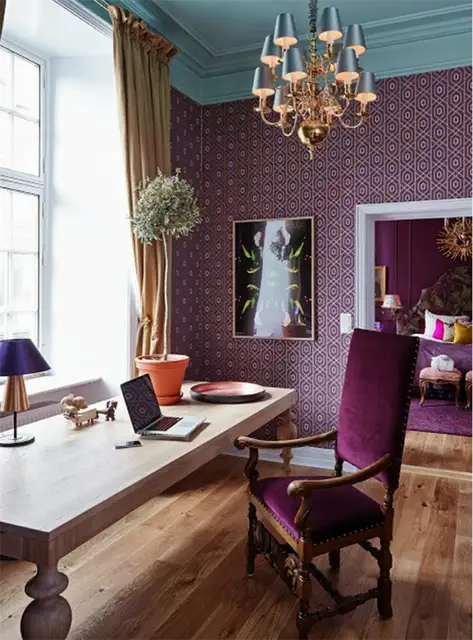 Haute-Khuuture_Radiant-Orchid-интерьер