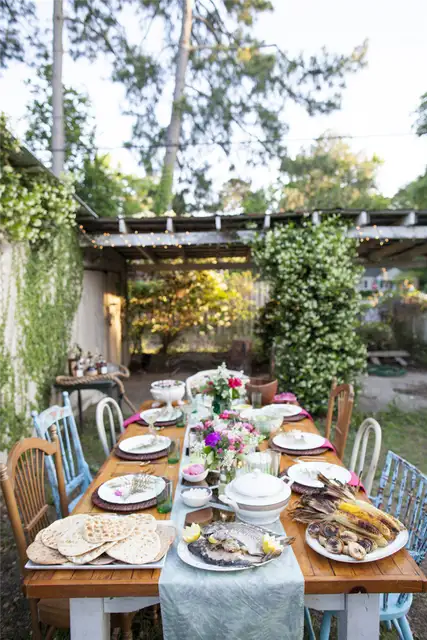 backyard-beautiful-party-decoration-love-the-rustic-design