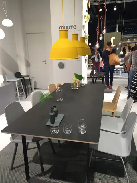 Обеденный стол Muuto
