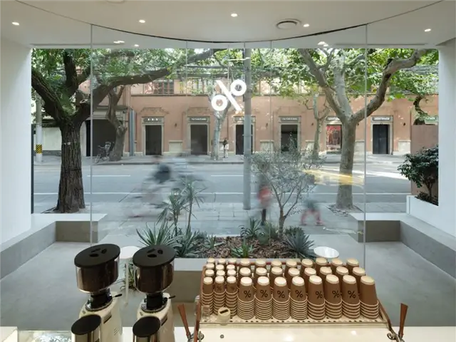 %Arabica Coffee Shop Design by B.l.U.E. Architecture Studio - интерьер