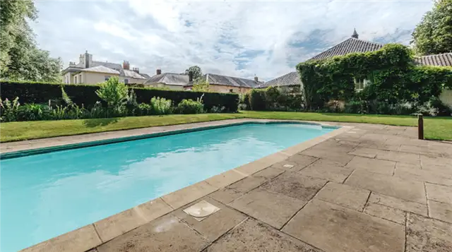 Grand English Country Estate histocir opulence 1024x572