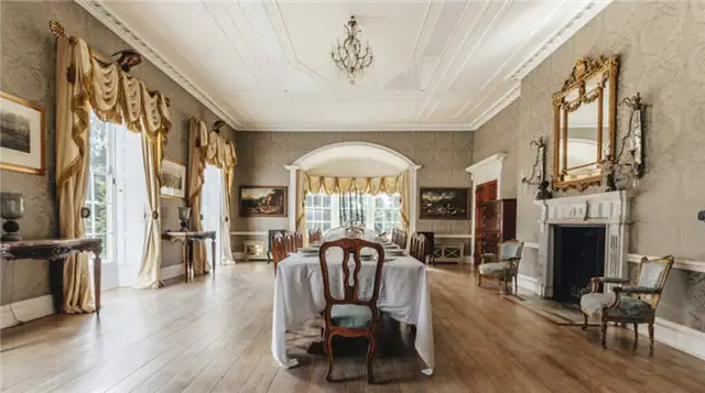 Grand English Country Estate histocir opulence 1024x572
