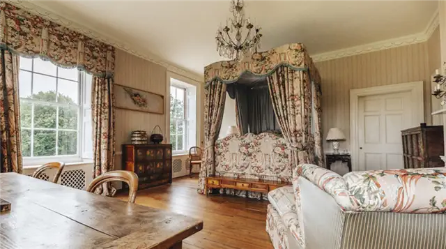 Grand English Country Estate histocir opulence 1024x572