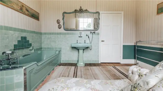 Grand English Country Estate histocir opulence 1024x572