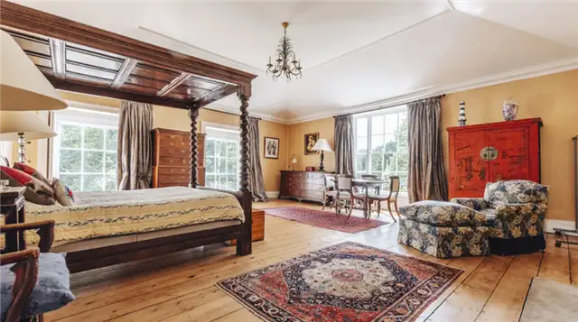Grand English Country Estate histocir opulence 1024x572