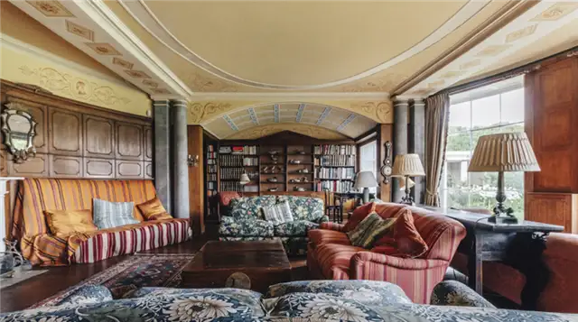 Grand English Country Estate histocir opulence 1024x572