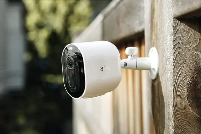 Arlo Pro 3 - беспроводная система безопасности с 2 камерами