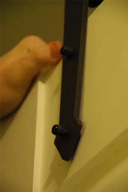 barn-door-hardware-attaching2