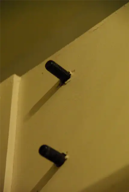 barn-door-hardware-attaching1