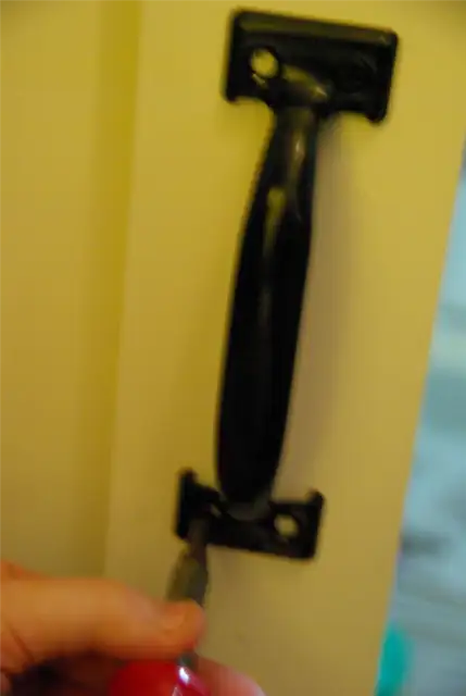 barn-door-hardware-attaching5