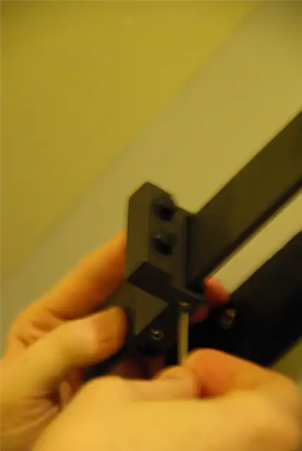 barn-door-hardware-attaching4