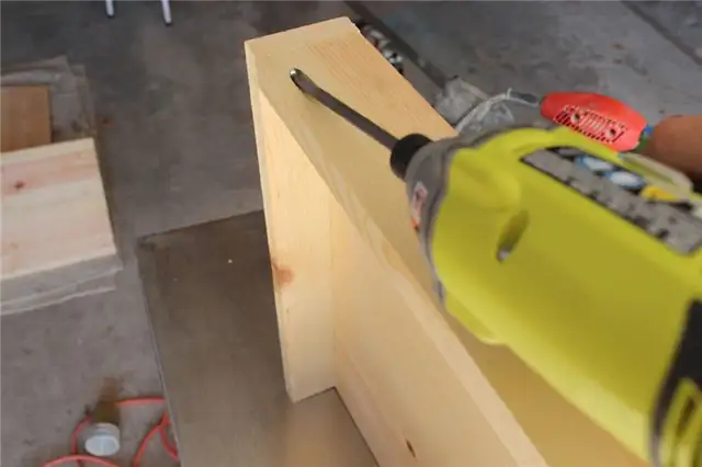 DIY (своими руками) Industrial Rolling Cart - отверстия в карманах