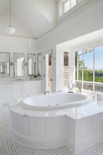 Hamptons Home Decor by Jessica Shaw Turett Collaborative - ванная комната