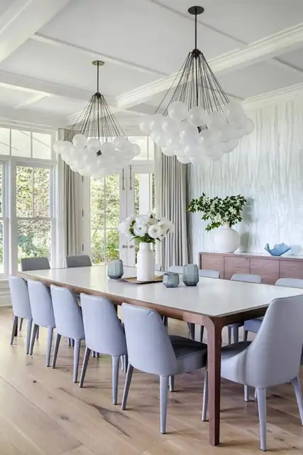 Hamptons Home Decor by Jessica Shaw Turett Collaborative - обеденный стол для большой семьи