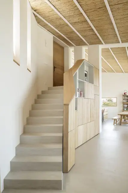 Дом в Мас Ноу - 05 AM Arquitectura в Испании - лестница в помещении