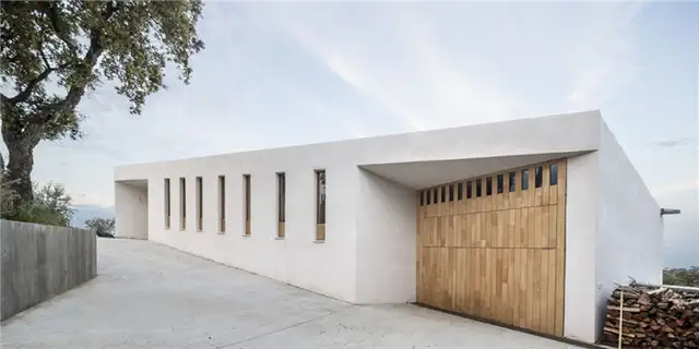 Дом в Мас Ноу - 05 AM Arquitectura в Испании - гараж