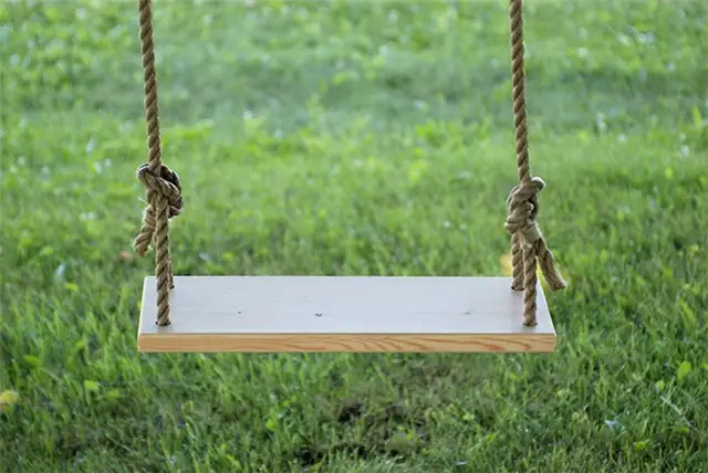 Простые качели на дереве DIY (своими руками)