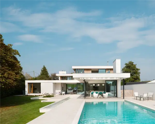Плавательный бассейн River House