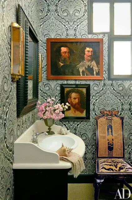 Декорирование картинами в рамке