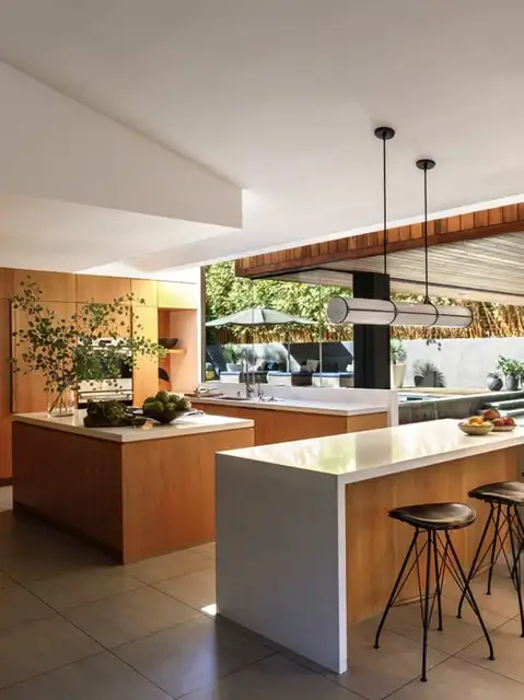 Столовая Modern-Treehouse-Inspired-Home-Assembledge