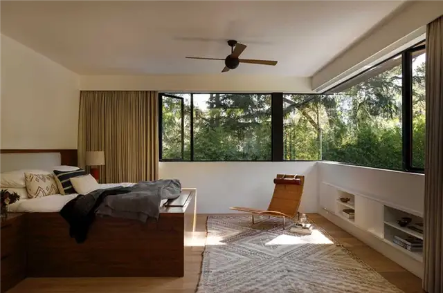 Спальня Modern-Treehouse-Inspired-Home-Assembledge