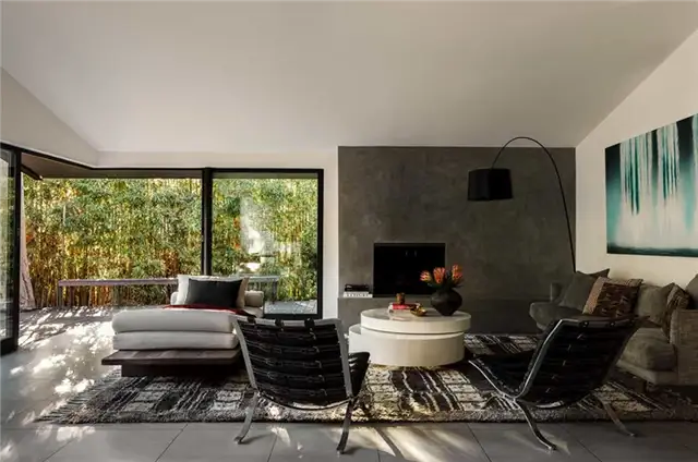 Гостиная Modern-Treehouse-Inspired-Home-Assembledge