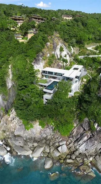 Бетонный дом The Wall от Guedes Cruz Arquitectos С двумя красивыми