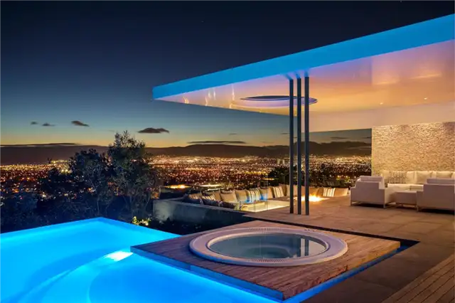 Плавательные бассейны в бетонном доме The Wall House от Guedes Cruz Arquitectos