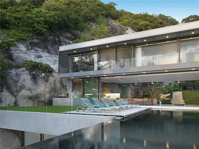 Плавательные бассейны в бетонном доме The Wall House от Guedes Cruz Arquitectos