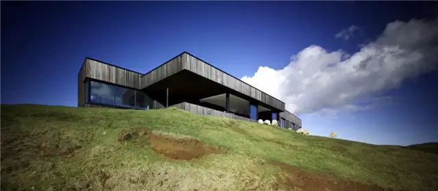 Плавательные бассейны в бетонном доме The Wall House от Guedes Cruz Arquitectos