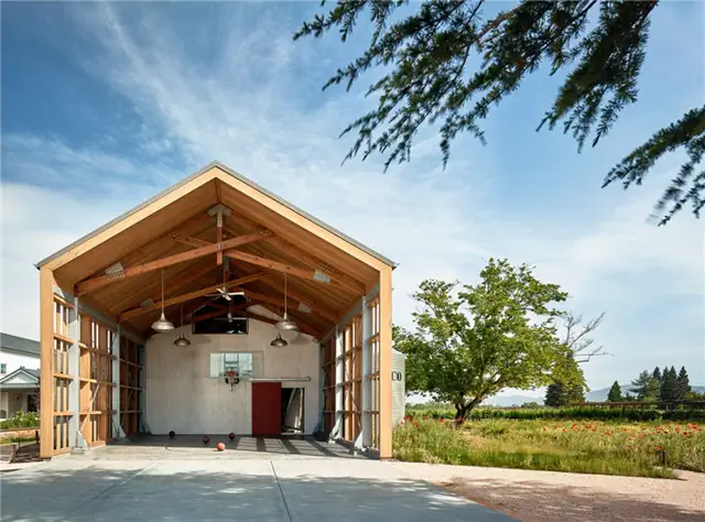 Napa Bar n-Architecture by Anderson Architects - двускатная крыша