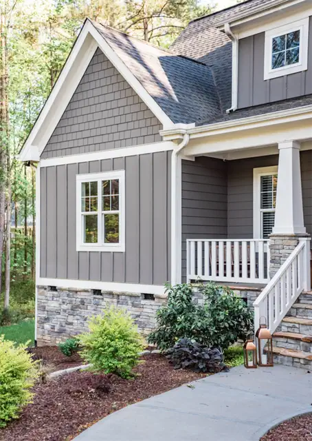 Серый внешний вид коттеджа