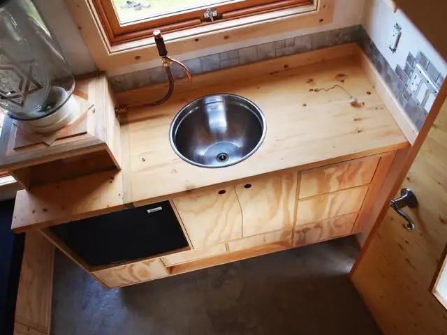 Крошечный дом на колесах Toy Box Tiny Home on Wheels Living