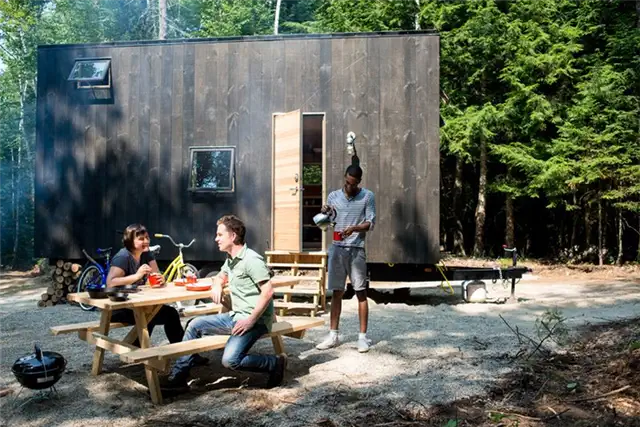 Test-Driving Tiny House Living Пользовательская компактная кухня