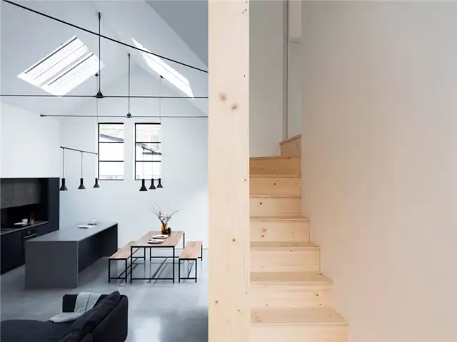 Лестница Бывший склад превратился в дом по проекту Paper House Project