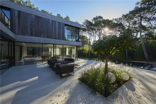 Дизайн виллы Eiders - Touton Architectes - патио