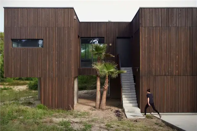 Дом в Ландах, облицованный деревом - Maud Caubet Architects