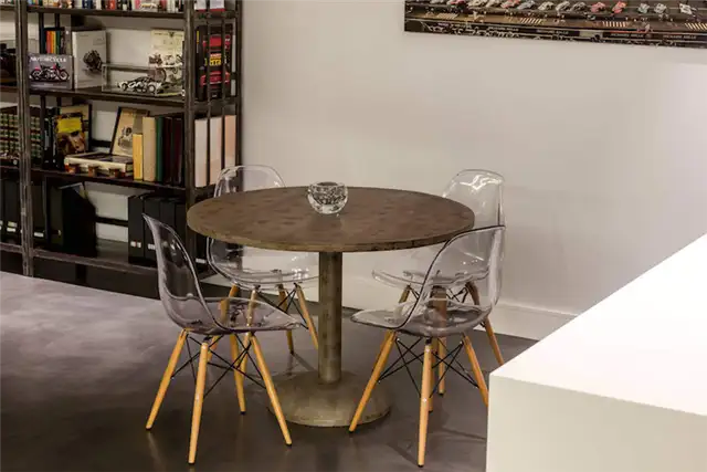 Стол для завтрака в доме Residencial III