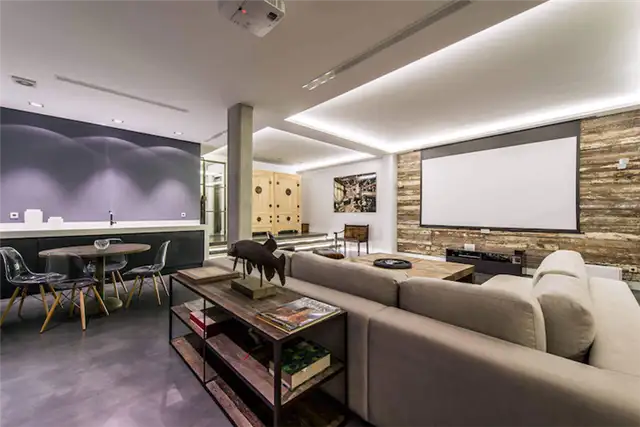 Зона за диваном в доме Residencial III